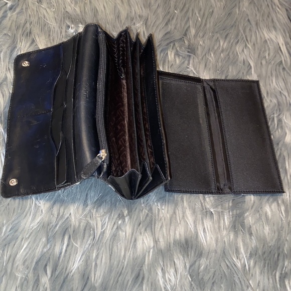 COLE Haan Village Soft Leather Continental Bi-Fold I.D. Wallet - Picture 6 of 9